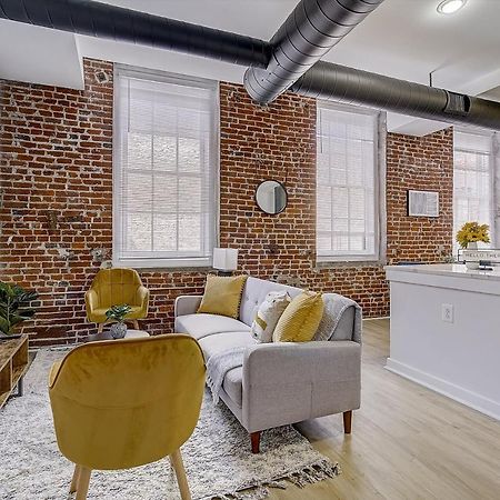 Frontdesk I Carriage Wheel Lofts Apts Philadelphia Apartamento Exterior foto