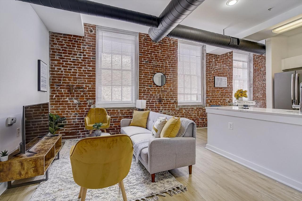 Frontdesk I Carriage Wheel Lofts Apts Philadelphia Apartamento Exterior foto