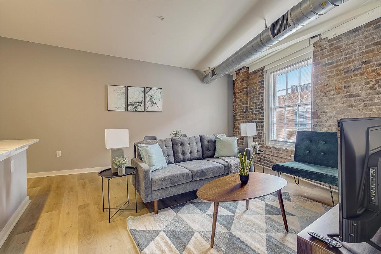 Frontdesk I Carriage Wheel Lofts Apts Philadelphia Apartamento Habitación foto
